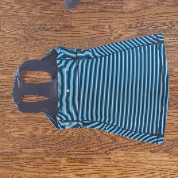 Lululemon Scoop Tank Size 6 - Picture 2 of 6